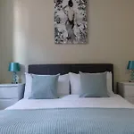 Hereford City Centre - Apartment 4, Isabella House - Modern Apartment In The Heart Of The City - Sleeps 4 Guests - Hosted By Rentmyhouse
