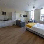 Apartment 6, Isabella House, Aparthotel, By Rentmyhouse
