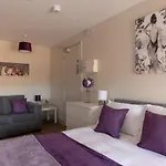 Isabella House - Hereford City Centre Aparthotel, By Rentmyhouse