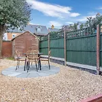 Host & Stay - Barton Road Retreat
