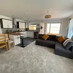 Quiet And Central Modern New Build Bungalow
