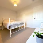 Freshly Renovated 2 Bedroom Victorian Town House.