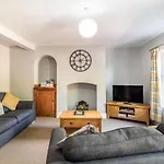 2 Stanley Villas