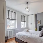 Exquisite Renovation In Central Location With Garden And Parking