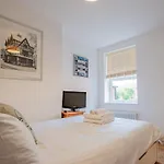 Exquisite Renovation In Central Location With Garden And Parking