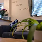 The Comfy House - Inc Free Parking, Smart Tv, Full Kitchen, Washing Machine - Winter Deal