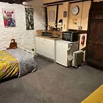 The Stables- Cosy, Quirky Studio
