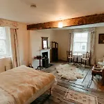 Lyde Court Country House