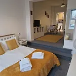 Hereford City - Victory Apartment - Modern Studio In Vibrant Popular Area Of Hereford - Hosted By Rentmyhouse