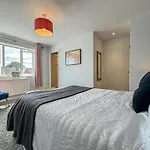 Contemporary, Open Plan, 3 Bedroom House In Hereford - Sleeps 5-6