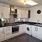 Hereford - Robin Coach House - Located On City Outskirts In North Hereford - Modern 2 Bedroom Property With Parking - Suitable For Small Family, Couple Or Contractors - Hosted By Rentmyhouse
