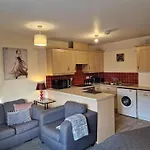 Hereford - Mayflower Coach House, Modern 2 Bedroom Property With Parking, Located South Of Hereford City, Suitable For Small Family, Couple Or Contractors - Sleeps Up To 5 Guests - Hosted By Rentmyhouse