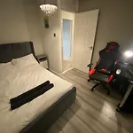 Lovely, Modern, King Bed, 3Bedroom House, 6 Ppl