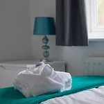 Hereford - Kestrel House - 4 Bedroom House Close To City With Parking - Sleeps 7 - Suitable For Family Gatherings Or Contractors With Vehicles - Hosted By Rentmyhouse