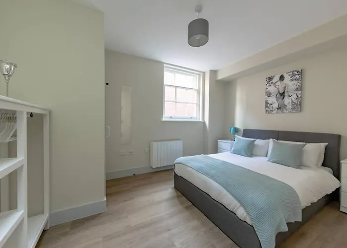 Hereford City Centre - Apartment 4, Isabella House - Modern Apartment In The Heart Of The City - Sleeps 4 Guests - Hosted By Rentmyhouse