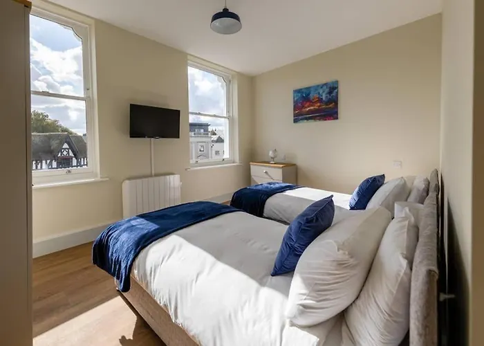Apartment 5, Isabella House, Aparthotel, By Rentmyhouse