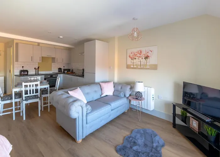 Apartment 9, Isabella House, Aparthotel, By Rentmyhouse