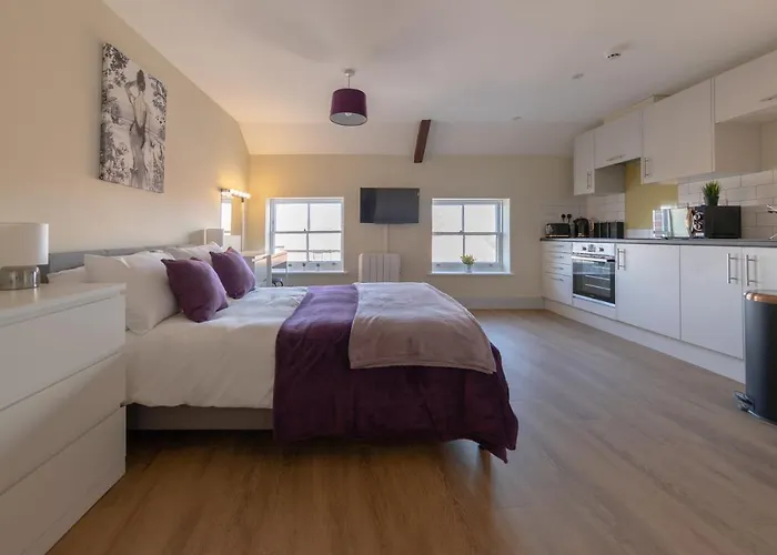 Isabella House - Hereford City Centre Aparthotel, By Rentmyhouse