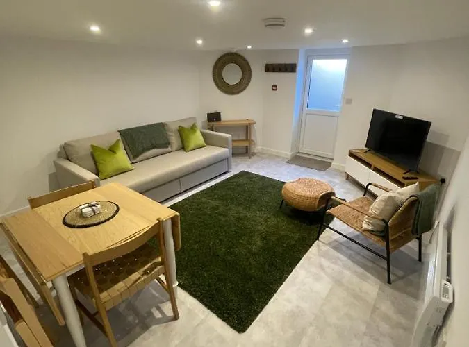 Quaint Central Basement Apartment