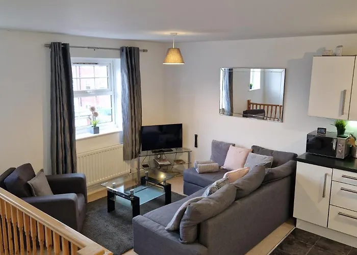 Hereford - Robin Coach House - Located On City Outskirts In North Hereford - Modern 2 Bedroom Property With Parking - Suitable For Small Family, Couple Or Contractors - Hosted By Rentmyhouse