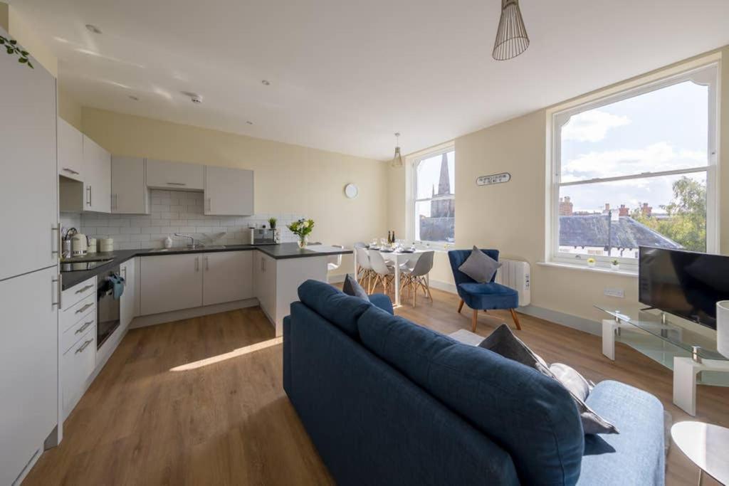 5, Isabella House, Aparthotel, By Rentmyhouse Apartment