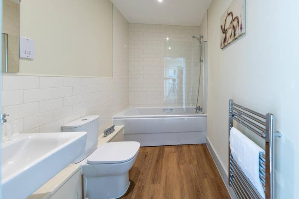 5, Isabella House, Aparthotel, By Rentmyhouse