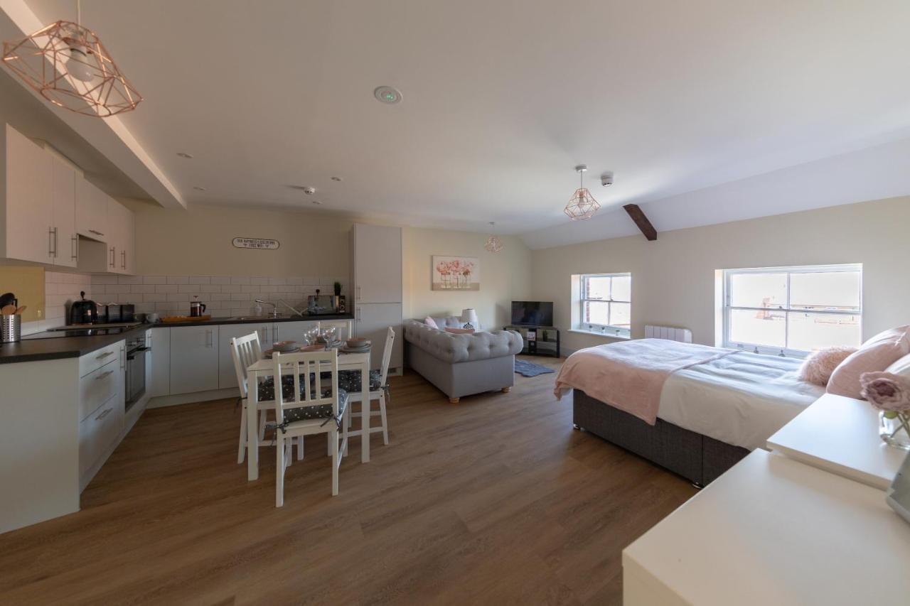 Apartment 9, Isabella House, Aparthotel, By Rentmyhouse