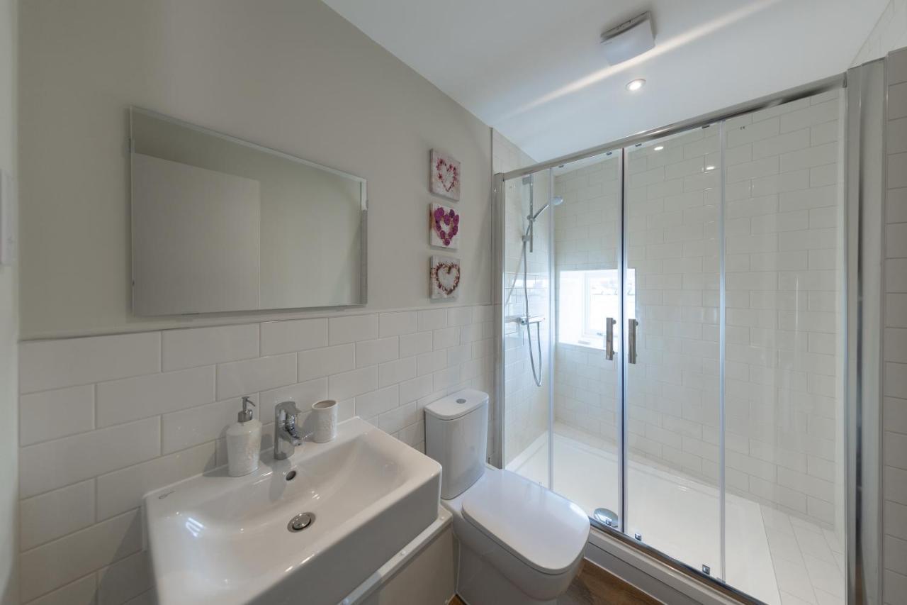 Apartment 9, Isabella House, Aparthotel, By Rentmyhouse *