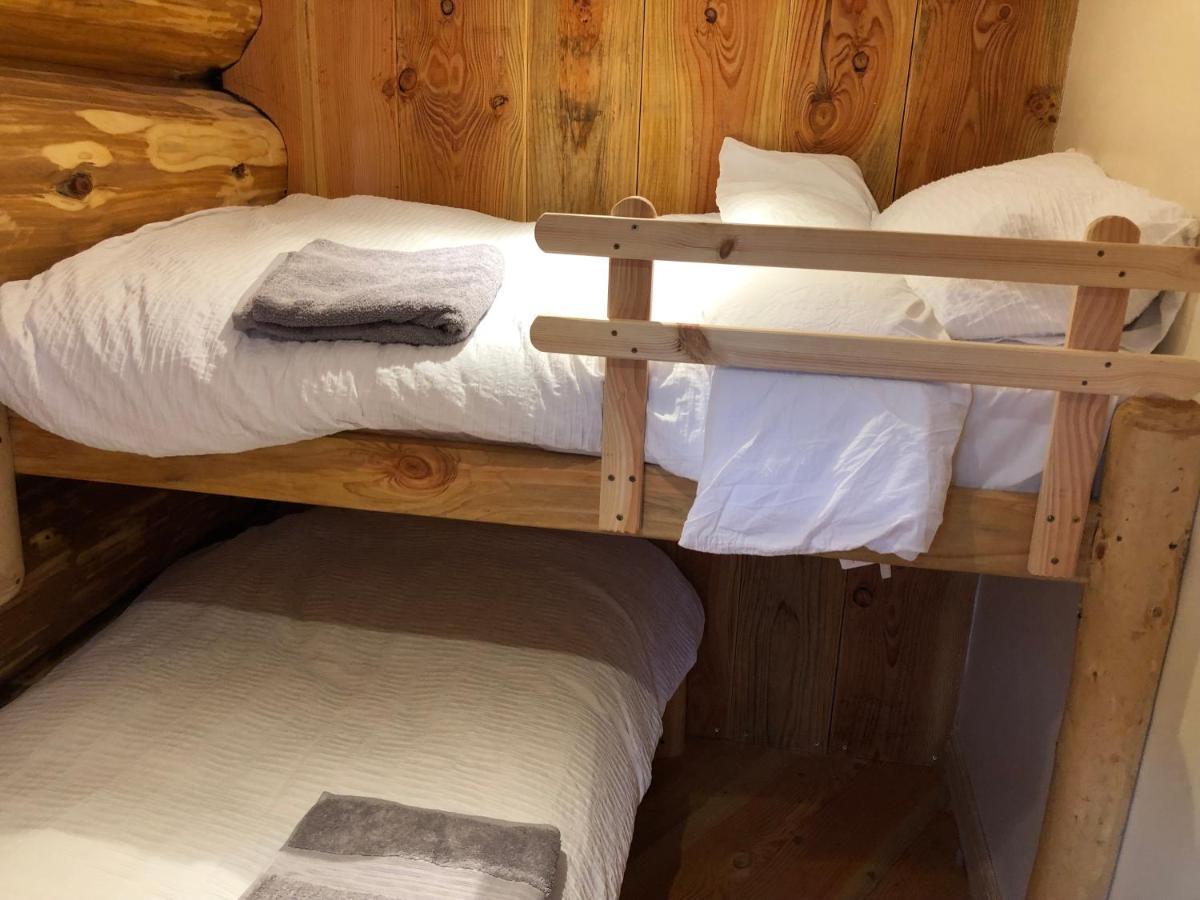 Coed Y Marchog Woodland Retreat Lodge *