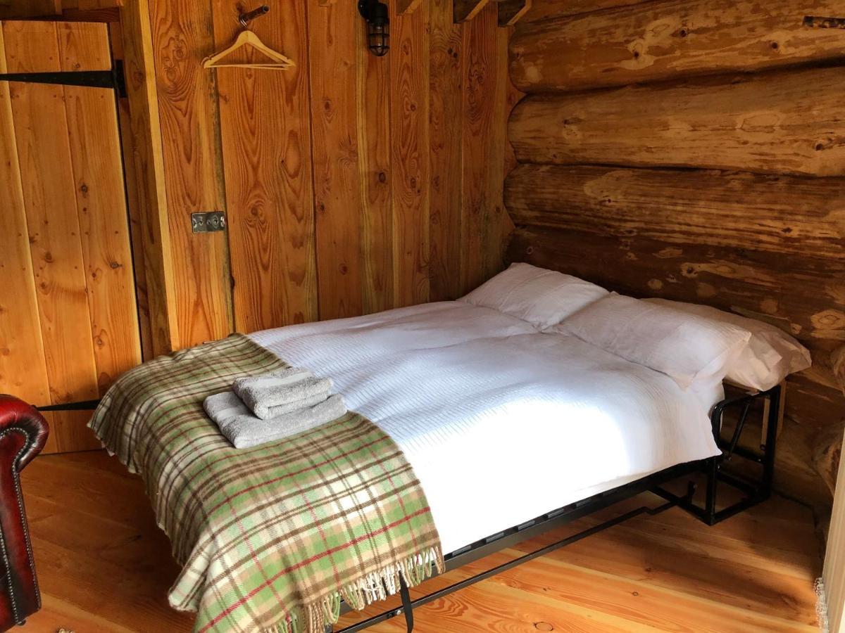 Coed Y Marchog Woodland Retreat *
