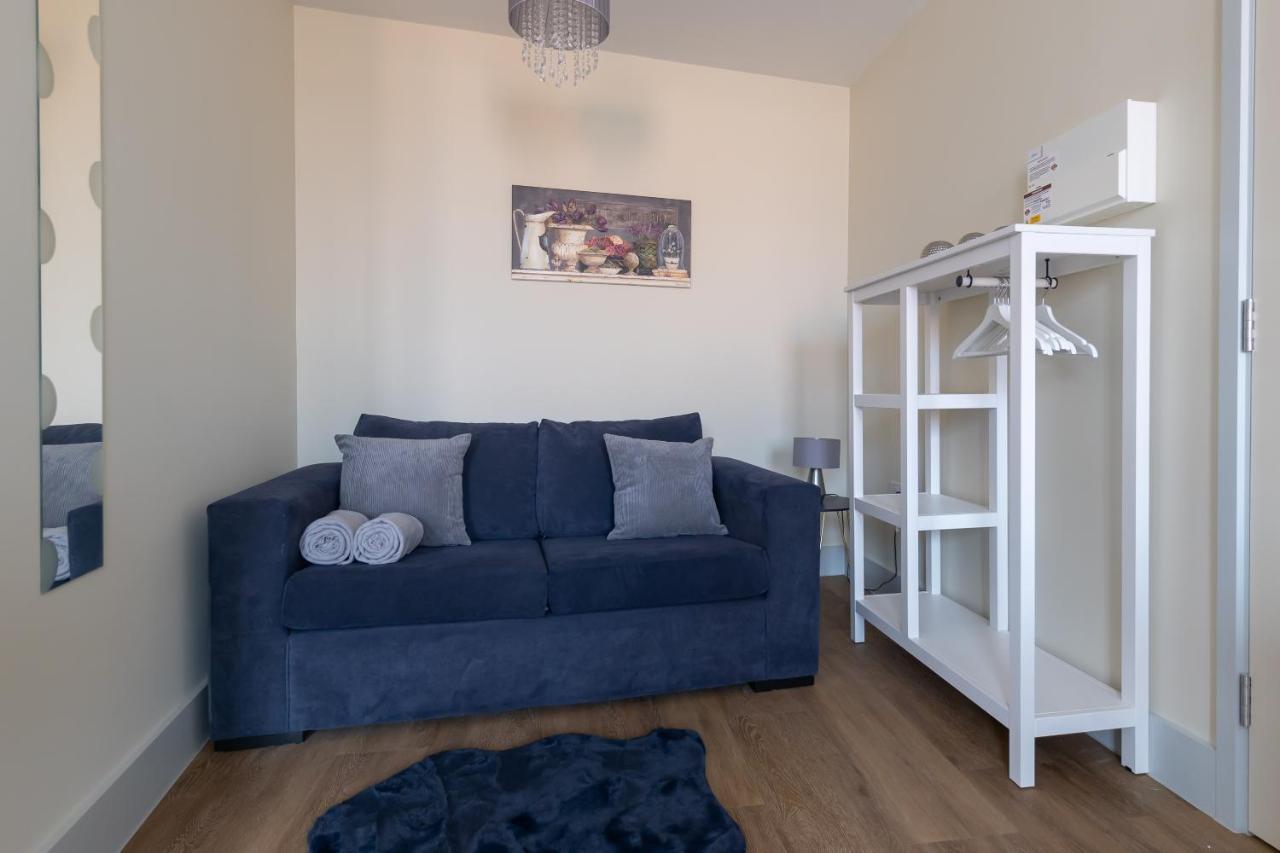 7, Isabella House, Aparthotel, By Rentmyhouse Apartment