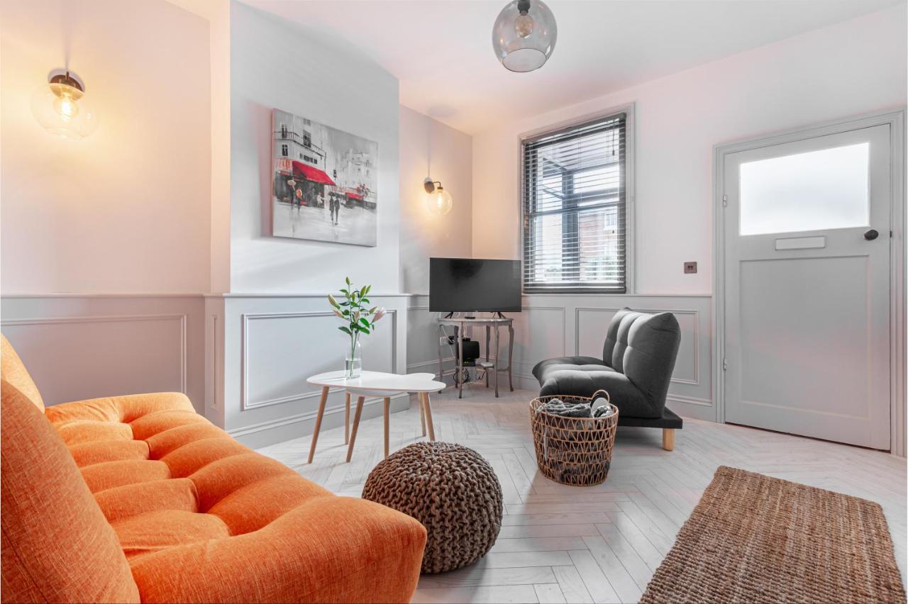 Host & - Barton Road Retreat