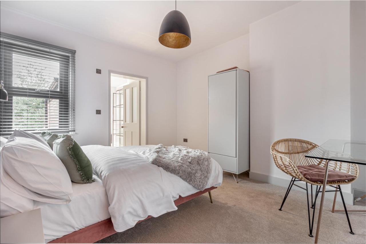 Host & - Barton Road Retreat