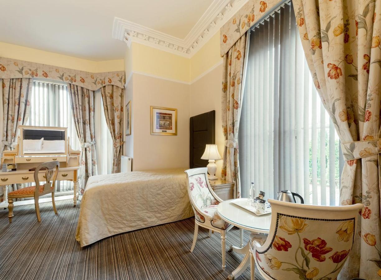 Charades Guest house Hereford