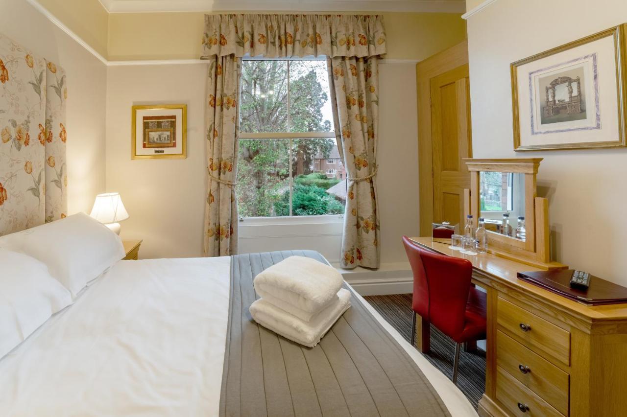 Guest house Charades