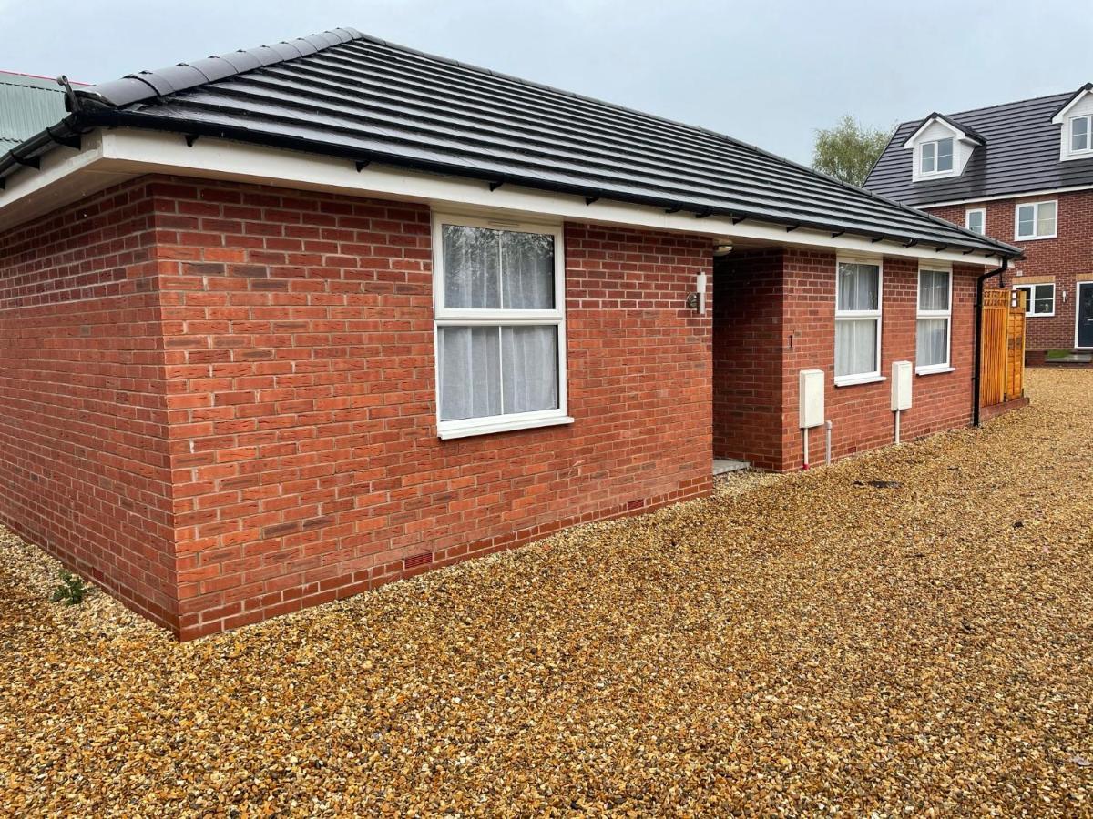 Quiet And Central Modern New Build Bungalow Apartment *