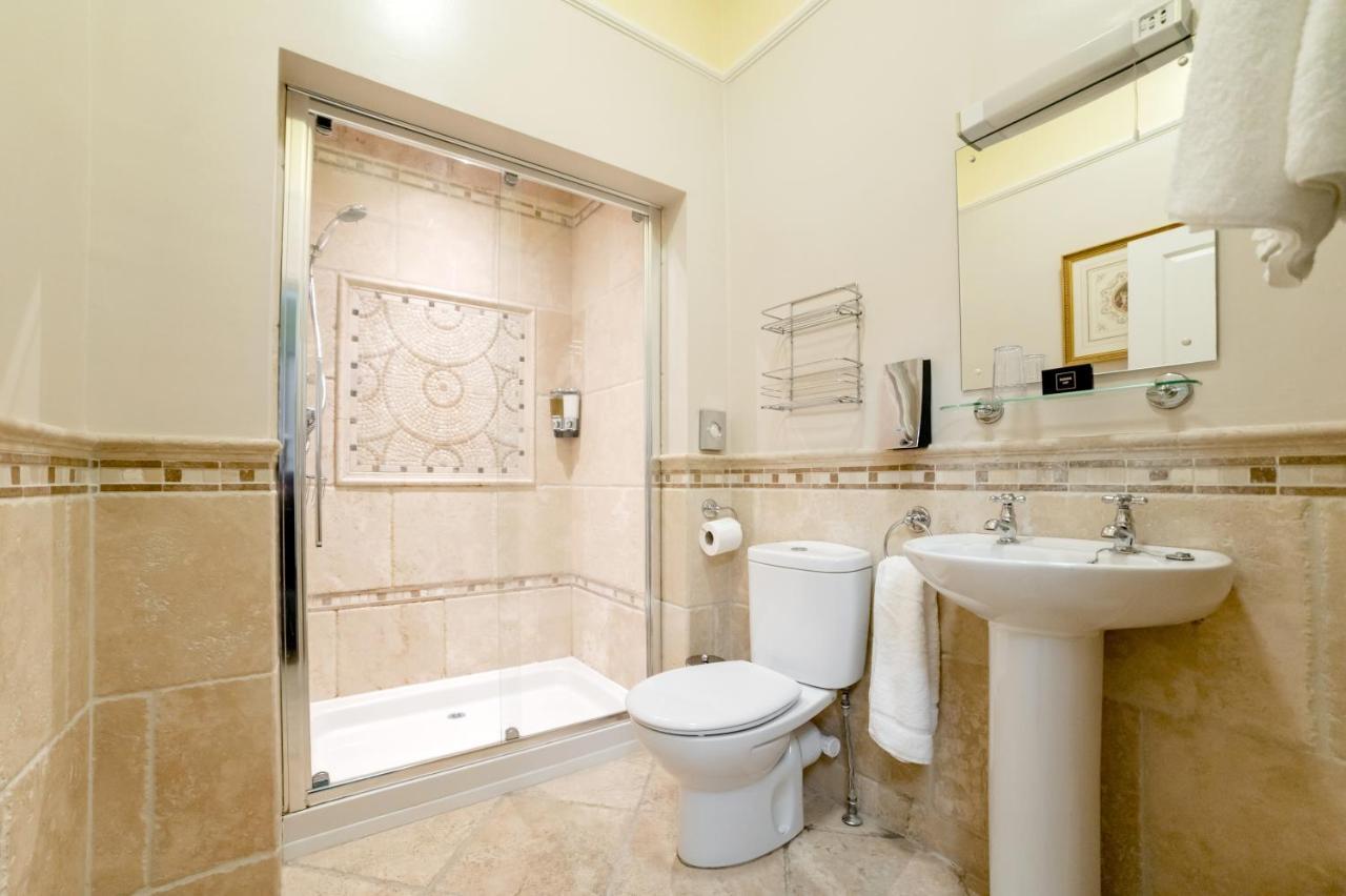 Charades Guest house Hereford