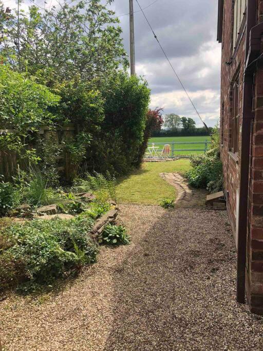 Soldiers Cottage, With Hot Tub, Dog Friendly, Great Views Hereford