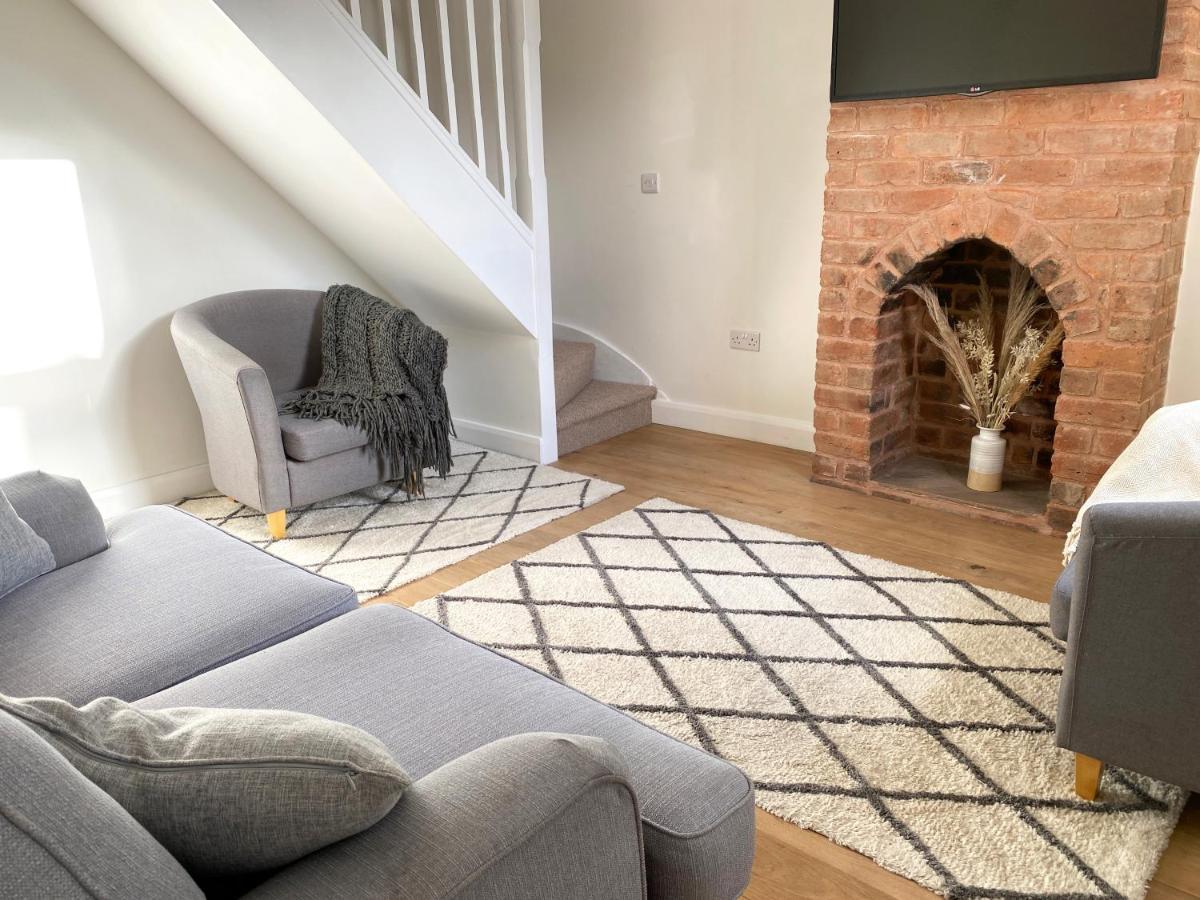 Freshly Renovated 2 Bedroom Victorian Town House. * Hereford