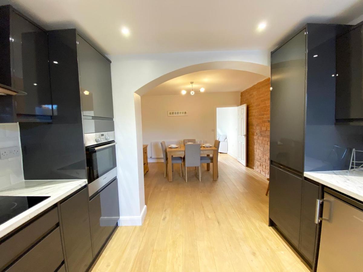 Holiday home Freshly Renovated 2 Bedroom Victorian Town House. *
