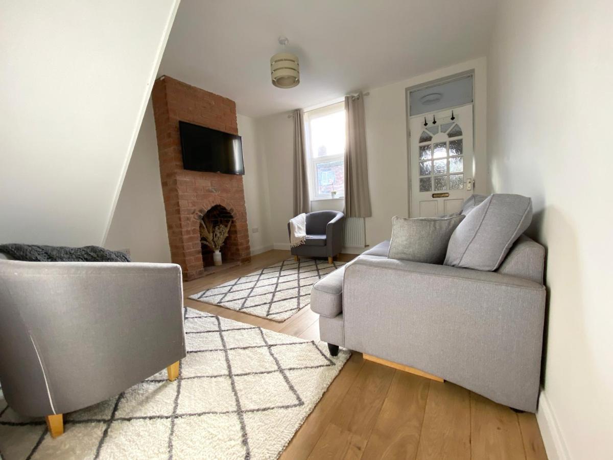 Freshly Renovated 2 Bedroom Victorian Town House. *