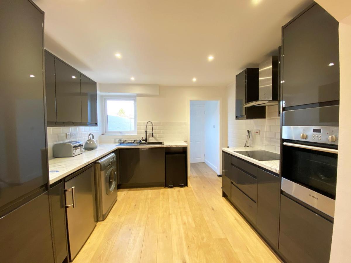 Freshly Renovated 2 Bedroom Victorian Town House. *