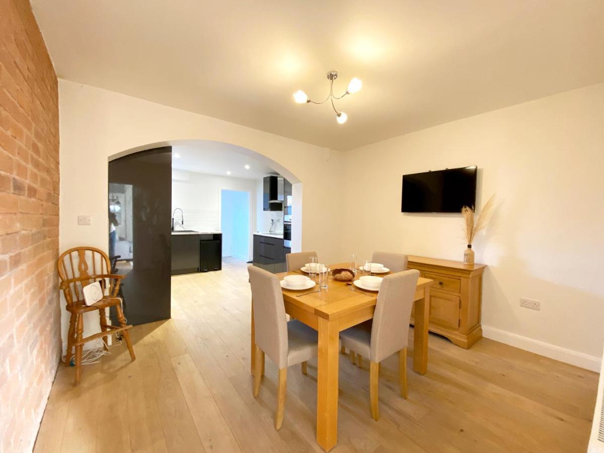 Freshly Renovated 2 Bedroom Victorian Town House. * Hereford