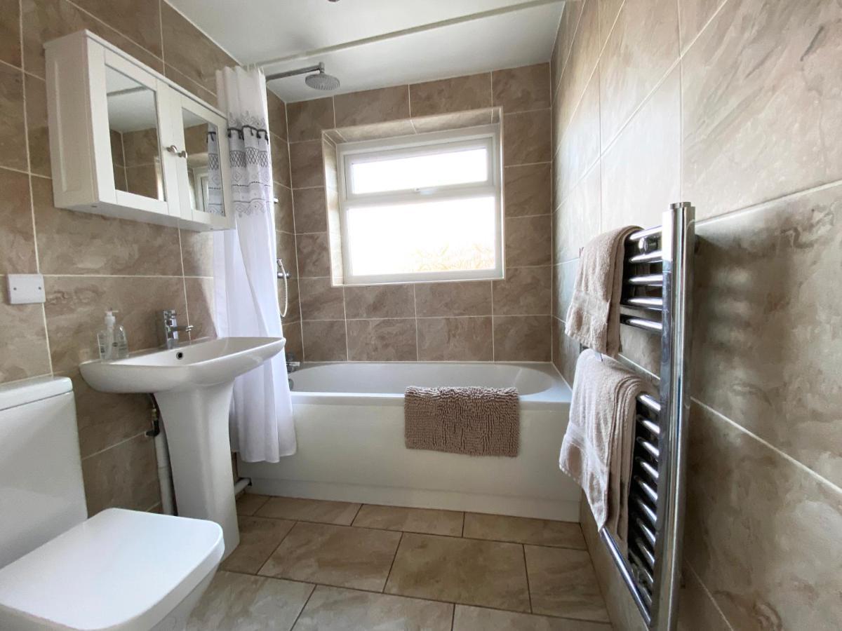 Freshly Renovated 2 Bedroom Victorian Town House. Holiday home