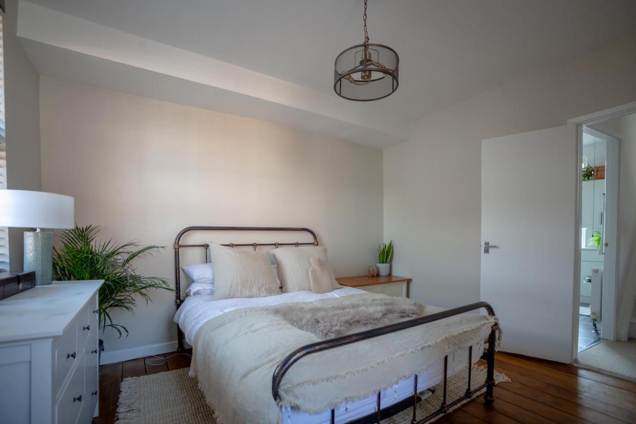 Hereford City - St Owens Terrace - Comfortable & Spacious Well Presented Three Storey House, Perfect For A Weekend Away & Exploring The City On Foot - Hosted By Rentmyhouse Apartment Hereford