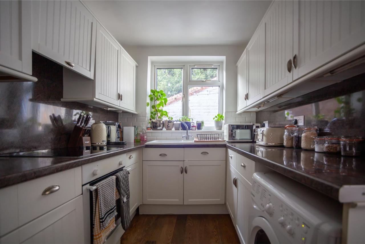 Hereford City - St Owens Terrace - Comfortable & Spacious Well Presented Three Storey House, Perfect For A Weekend Away & Exploring The City On Foot - Hosted By Rentmyhouse Apartment Hereford