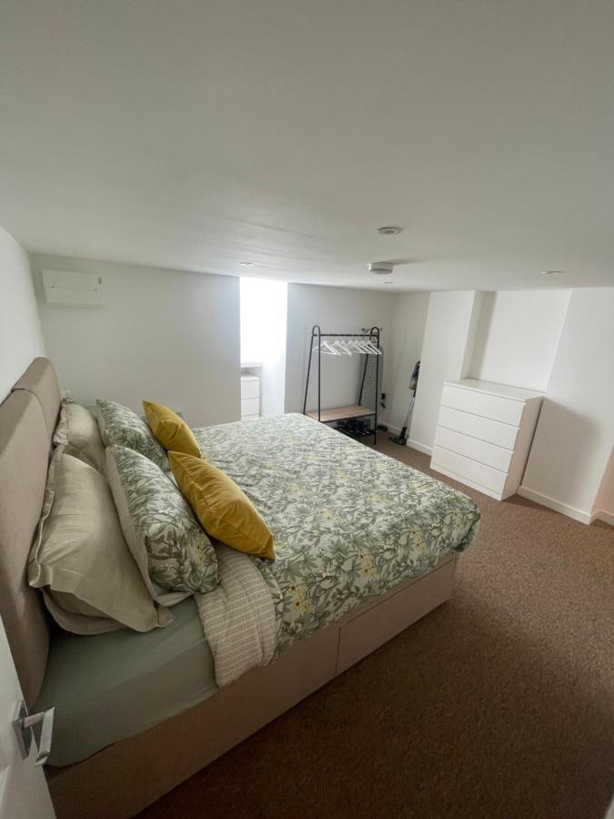 Quaint Basement Apartment *