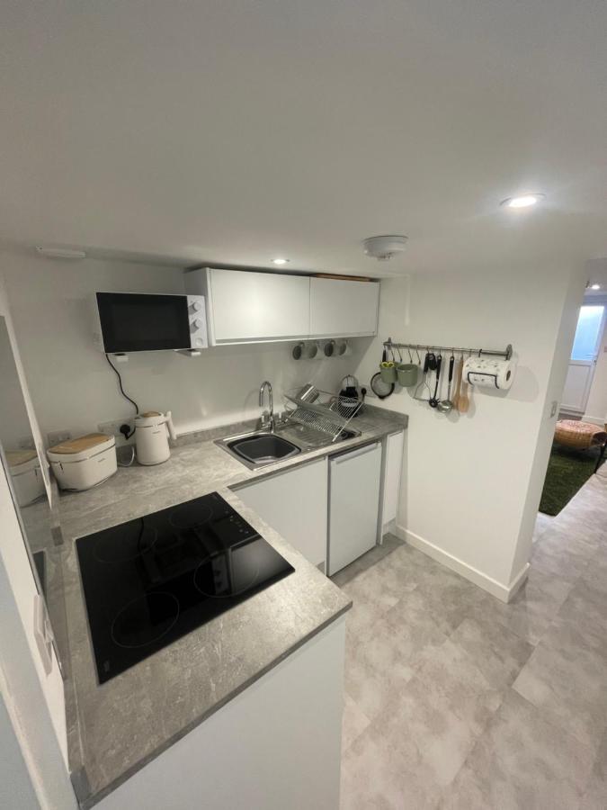 Quaint Basement Apartment *