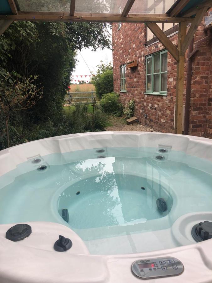 Soldiers Cottage, With Hot Tub, Dog Friendly, Great Views * Hereford