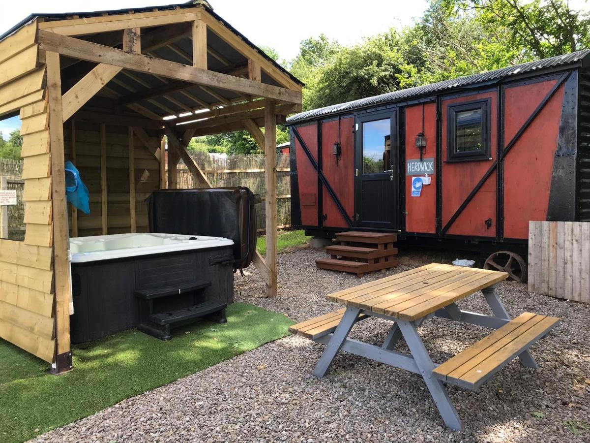 Luxury Cosy Carriage With Electric Private Hot Tub Apartment Hereford